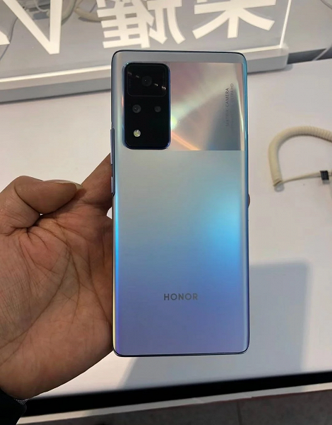Бюджетный флагман Honor V40 на официальных изображениях и живых фото, в том числе в сравнении с Huawei Mate 40 Pro