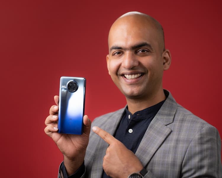 «Идеальная десятка» Xiaomi Mi 10i в руках топ-менеджера компании «Идеальная десятка» Xiaomi Mi 10i в руках топ-менеджера компании