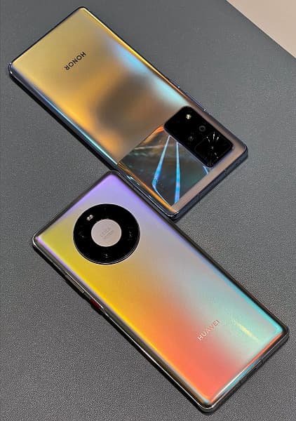 Бюджетный флагман Honor V40 на официальных изображениях и живых фото, в том числе в сравнении с Huawei Mate 40 Pro