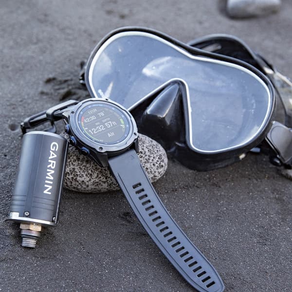 Garmin представила в России пару умных часов для любителей понырять