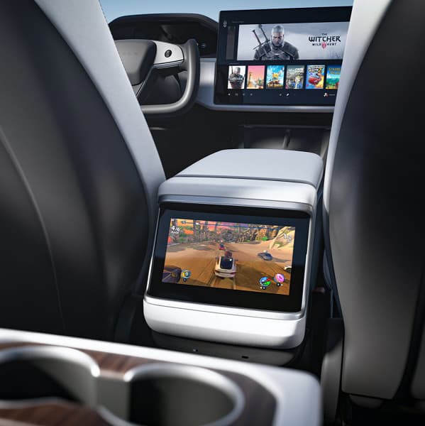 Руль-штурвал и встроенная игровая консоль с производительностью на уровне PlayStation 5. Tesla представила обновленные Model S и Model X