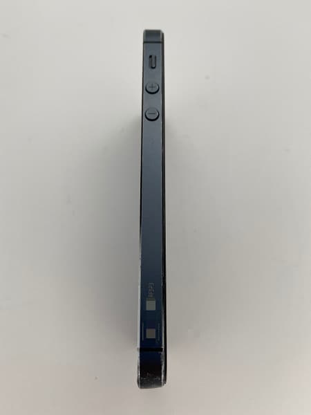 Такого iPhone 5 мы не видели. Редкие фото прототипа засветились в сети