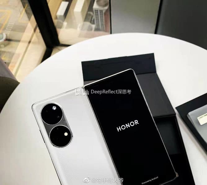 Honor Magic V – это конкурент Samsung Galaxy Z Fold3 и Xiaomi Mix Fold. Живое фото смартфона и дата официальной премьеры