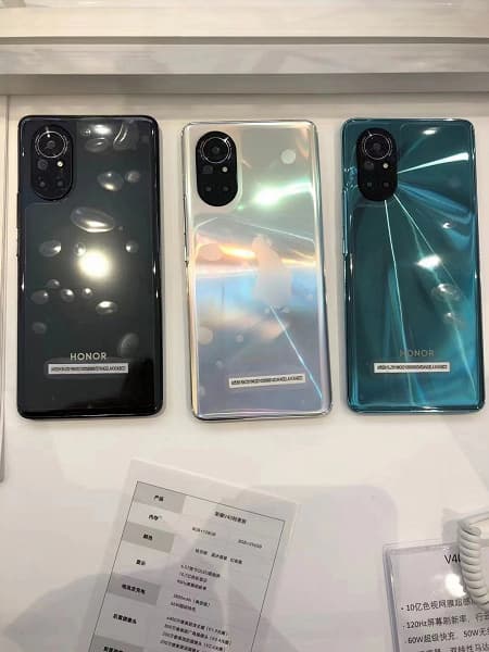 Удешевлённый флагман Honor появился в магазине: фото работающего смартфона и характеристики за день до анонса