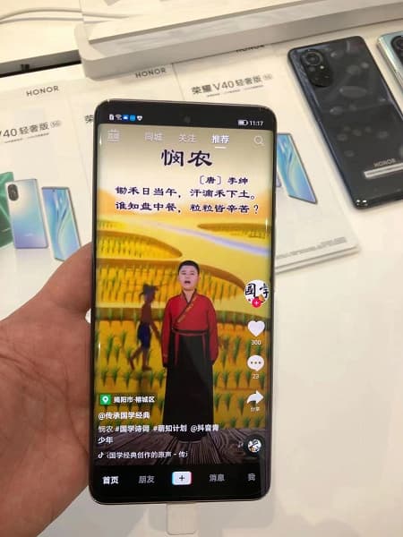 Удешевлённый флагман Honor появился в магазине: фото работающего смартфона и характеристики за день до анонса