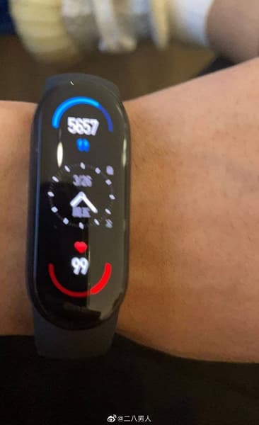 NFC, GPS и датчик SpO2 недорого. Xiaomi Mi Band 6 вживую на фото за считанные часы до анонса, а также наглядное сравнение экранов Mi Band 5 и Mi Band 6