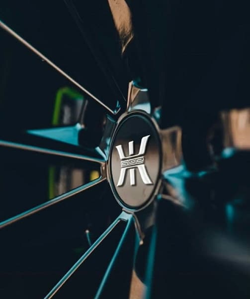 Дизайнер пофантазировал на тему первого электромобиля Xiaomi. Получилось занятно