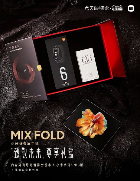 Представлена специальная версия складного флагмана Xiaomi Mi Mix Fold. В коробке с ним – фитнес-браслет Mi Band 6 NFC и туалетная вода Acqua di Gio Giorgio Armani