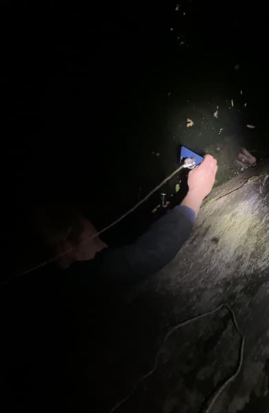 Обнаружена ещё одна «секретная» функция MagSafe. Утонувший iPhone достали со дна канала в Берлине