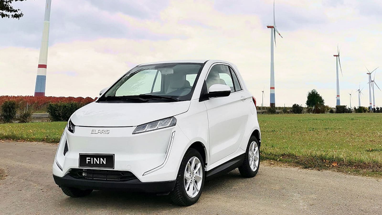 Представлен очень дешёвый электромобиль с запасом хода 265 км, 12,3-дюймовым экраном, Apple CarPlay и Android Auto