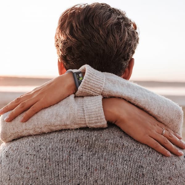 Стартовали продажи умного браслета Honor Band 6 с огромным экраном в России