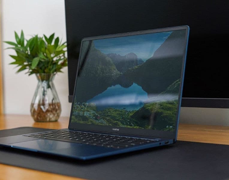 Так выглядит убийца RedmiBook 14. Realme Book c 14-дюймовым экраном разрешением 2К позирует на живых фото Так выглядит убийца RedmiBook 14. Realme Book c 14-дюймовым экраном разрешением 2К позирует на живых фото