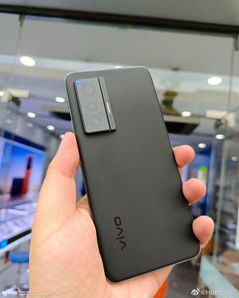 Vivo выбрала платформы трех производителей для своих топовых смартфонов X70. Живые фото и детальные характеристики Vivo X70, X70 Pro и X70 Pro+ за четыре дня до анонса