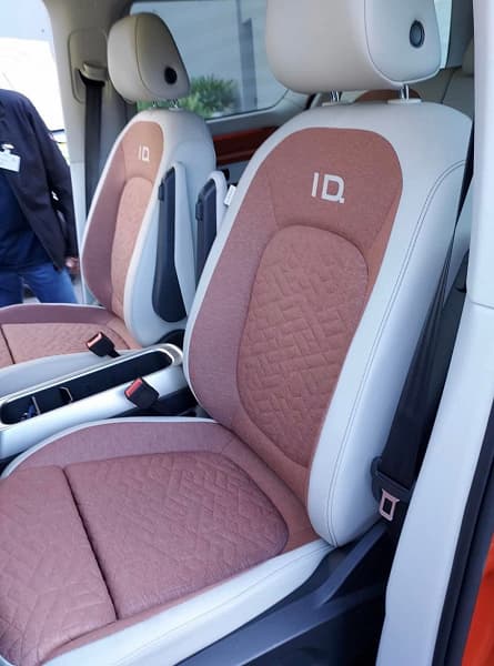 Стало известно, как выглядит электромобиль VW ID. Buzz внутри