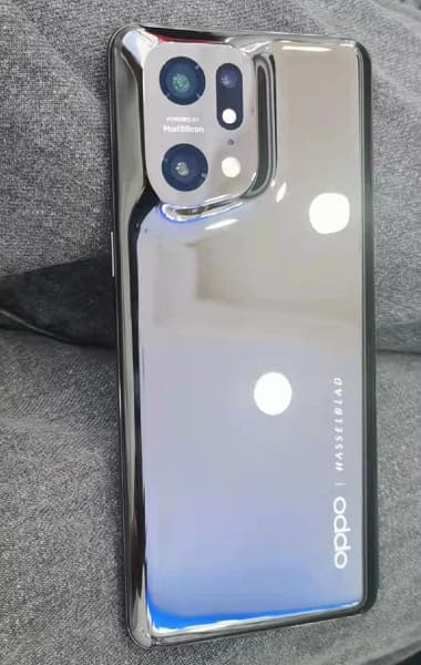 50-мегапиксельная камера Hasselblad оригинальной формы и Snapdragon 8 Gen 1. Флагманский Oppo Find X5 Pro засняли вживую