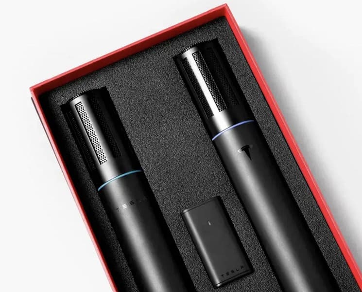 Превратить свой электромобиль Tesla в караоке-центр. Компания начала продажи микрофонов TeslaMic