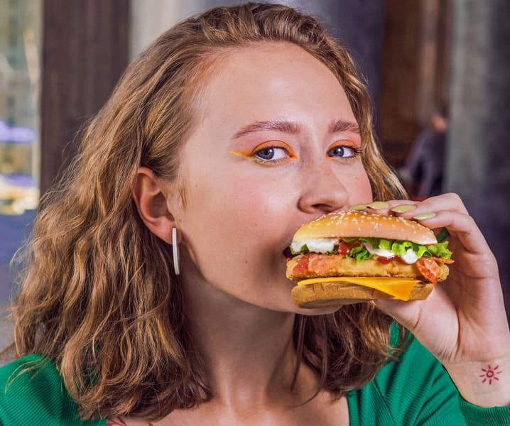 Во «Вкусно – и точка» запускают доставку через «Яндекс Еду» и Delivery Club