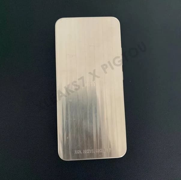 Таким будет Xiaomi 13. Появились первые живые фото макета нового флагмана