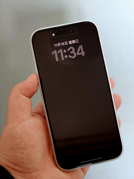 Теперь как на Android. Так выглядит всегда включённый экран iPhone с новой прошивкой