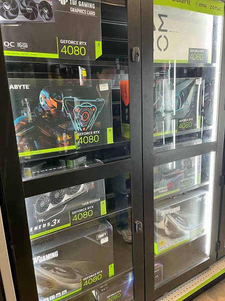 Nvidia уже продала около 150 000 видеокарт GeForce RTX 40, но новая RTX 4080 не пользуется особым спросом Nvidia уже продала около 150 000 видеокарт GeForce RTX 40, но новая RTX 4080 не пользуется особым спросом