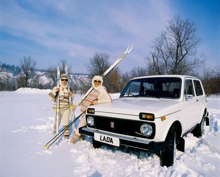 «Про комбайн все забудут, а автомобиль останется». «АвтоВАЗ» отмечает сегодня 45-летие легендарного внедорожника Lada Niva