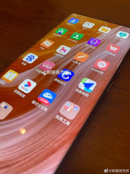 Snapdragon 8 Gen 1+, 5000 мА·ч, 80 Вт и экран без вырезов. ZTE Axon 40 Ultra позирует на живых фото