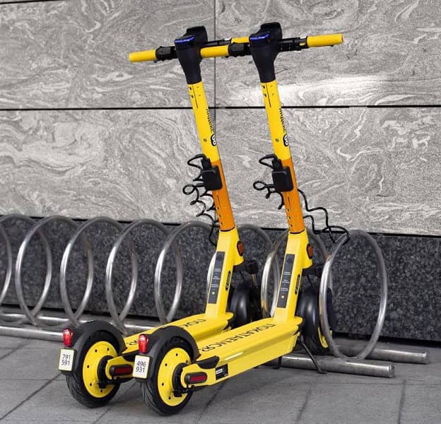 Кикшеринг Яндекс Go возобновил работу в Москве с новыми электросамокатами с беспроводной зарядкой для телефона Кикшеринг Яндекс Go возобновил работу в Москве с новыми электросамокатами с беспроводной зарядкой для телефона