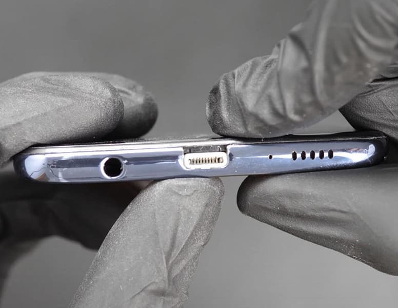 «Кабели Lightning, продаваемые Apple, не «тупые»». Представлен первый в мире Android-смартфон с разъёмом Lightning