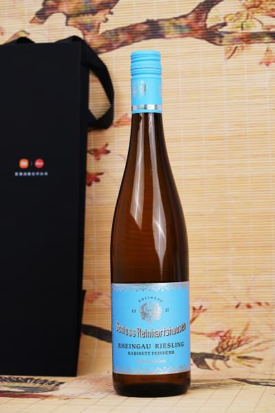 23-каратное золото и вино рислинг. Рекламная кампания Xiaomi 12S набирает обороты