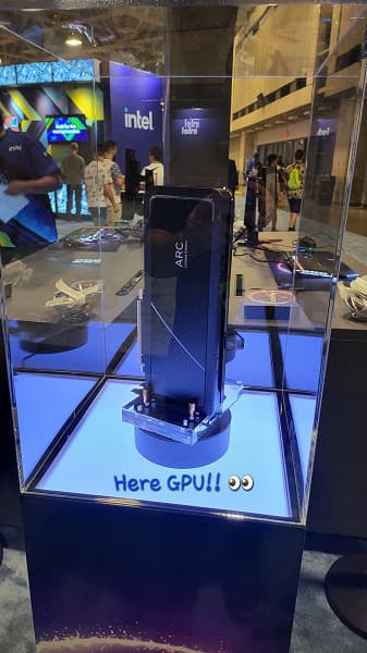 Intel ненароком показала, вероятно, самую мощную десктопную видеокарту Arc Alchemist с графическим чипом ACM-G10