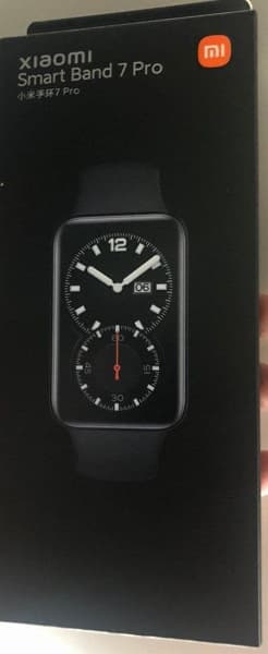 Комплект поставки фитнес-браслета Xiaomi Mi Band 7 Pro выглядит лаконично