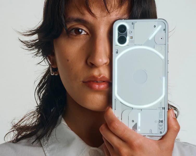 Проблемы Nothing Phone (1) остаются без ответа. Пользователь призывает не покупать смартфон