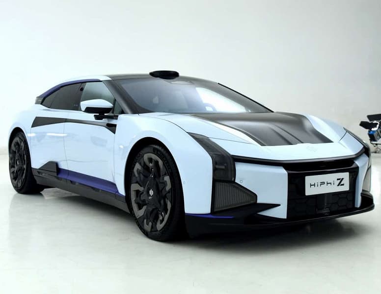 600 л.с., разгон до 100 км/ч за 3,8 с, запас хода 700 км, полноуправляемое шасси и дизайн в стиле кибрепанк. Показана финальная версия HiPhi Z – пожалуй, самого необычного электрического седана