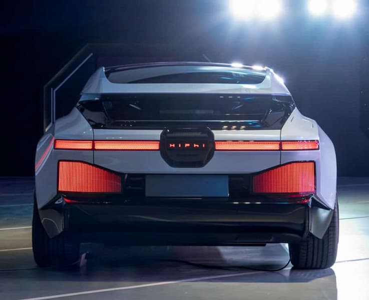 600 л.с., разгон до 100 км/ч за 3,8 с, запас хода 700 км, полноуправляемое шасси и дизайн в стиле кибрепанк. Показана финальная версия HiPhi Z – пожалуй, самого необычного электрического седана