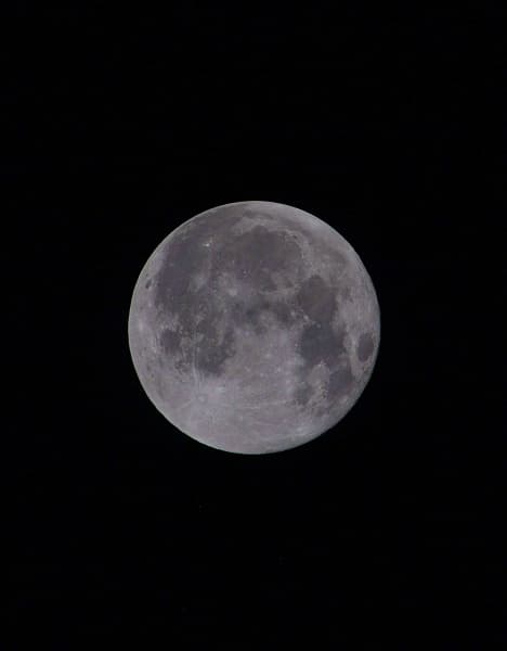 Самое большое «Суперлуние» 2022 года: фото с МКС