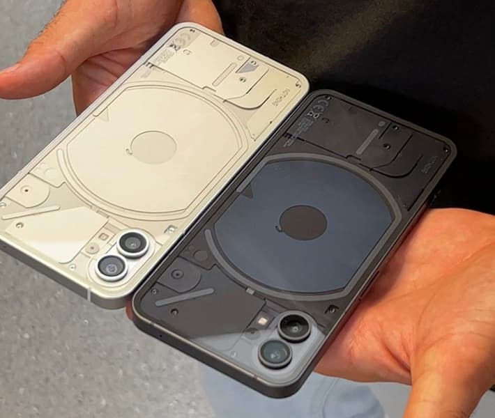 iPhone 13 Pro и Nothing Phone (1) сравнили вживую. Фотографии новинки в двух цветах