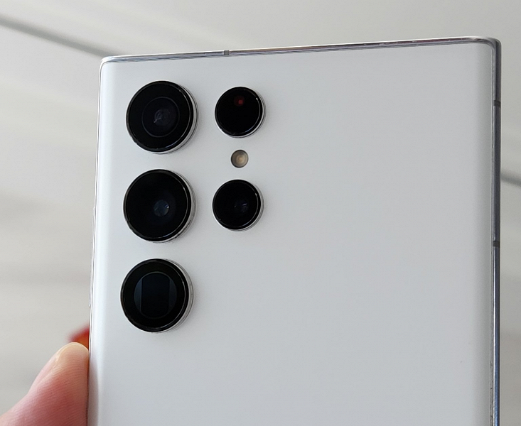 «Samsung Galaxy S22 Ultra не станет старым после выхода Galaxy S23 Ultra». Пользователи прокомментировали информацию о том, что Samsung Galaxy S23 Ultra на 100% сохранит дизайн предшественника