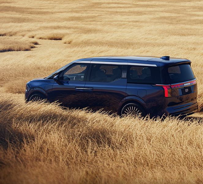 Запас хода 700 км, длина 5,2 м и боле 500 светодиодов снаружи. Geely показала премиальный минивэн Zeekr 009, который может оказаться гораздо интереснее Toyota Alphard Запас хода 700 км, длина 5,2 м и боле 500 светодиодов снаружи. Geely показала премиальный минивэн Zeekr 009, который может оказаться гораздо интереснее Toyota Alphard