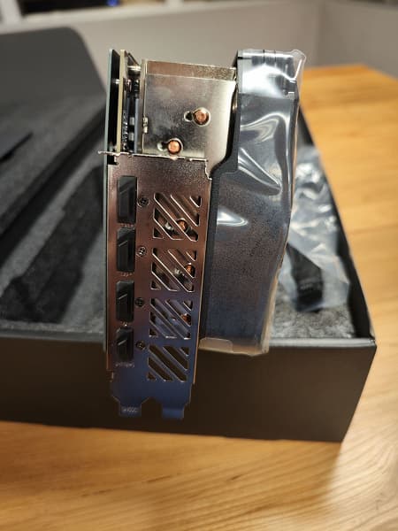 В Китае уже можно купить GeForce RTX 4090, хотя до официальных продаж ещё две недели