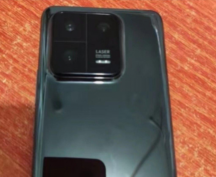 Спустя три поколения Xiaomi 13 наконец вернёт плоский дисплей