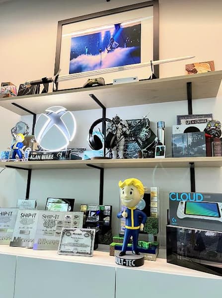 Это облачная игровая консоль Xbox, которой приписывают цену в 100 долларов