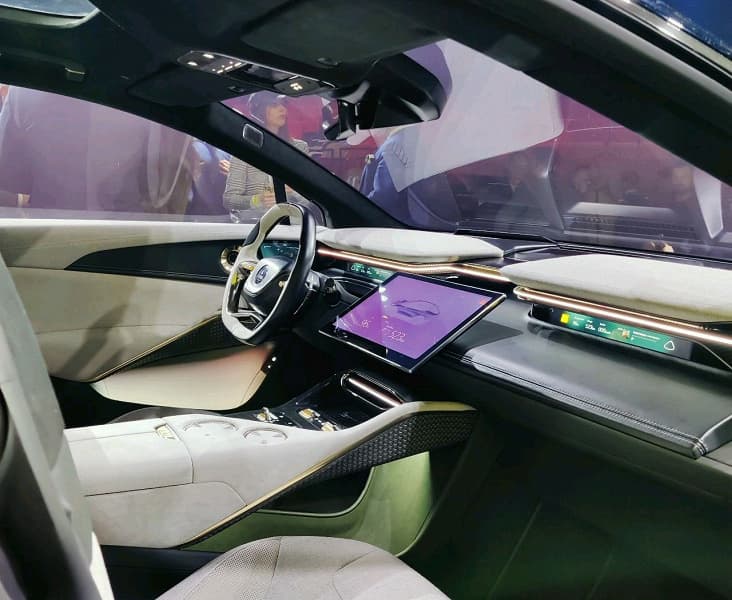 Настоящий эксклюзив на российском рынке. Дилеры готовы поставлять в РФ 918-сильные кроссоверы Lotus Eletre, сколько за них просят?