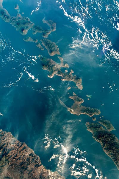 Хоть сейчас на обои смартфона: Роскосмос опубликовал «фантастическую» подборку фото с борта МКС