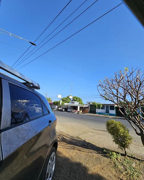 Система Space Zoom нового поколения. 6 кадров, демонстрирующие зум Samsung Galaxy S23 от 0,6х до 100х