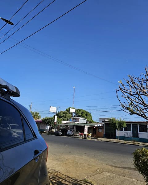 Система Space Zoom нового поколения. 6 кадров, демонстрирующие зум Samsung Galaxy S23 от 0,6х до 100х