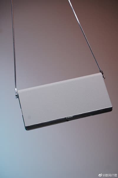 Новый Xiaomi Mix Fold 2, часы, наушники и специальный чехол. Комплект подарочного издания показали на живых фото