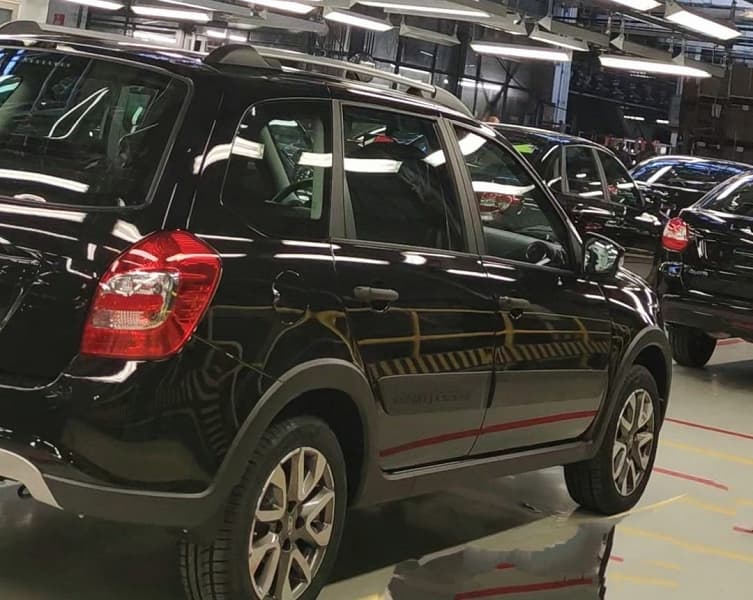 АвтоВАЗ продолжает дособирать некомплектные Lada Granta