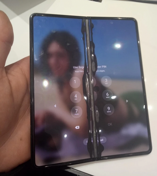 Владельцы Samsung Galaxy Fold 3 сообщают о трескающихся без причин экранах. Замена обойдётся в 700-800 долларов
