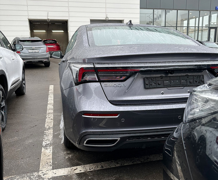 Он потягается с Lada Vesta NG. В России уже привезли Omoda S5, официальные продажи начнутся весной