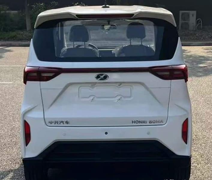 Китайцы «адаптировали» дизайн Toyota Alphard для электромобиля ценой 5700 долларов